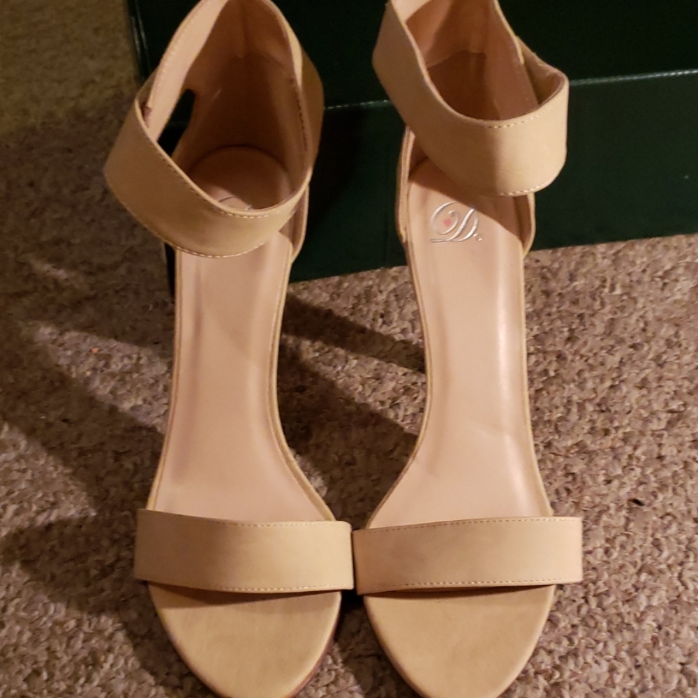 Tan ankle strap pump.